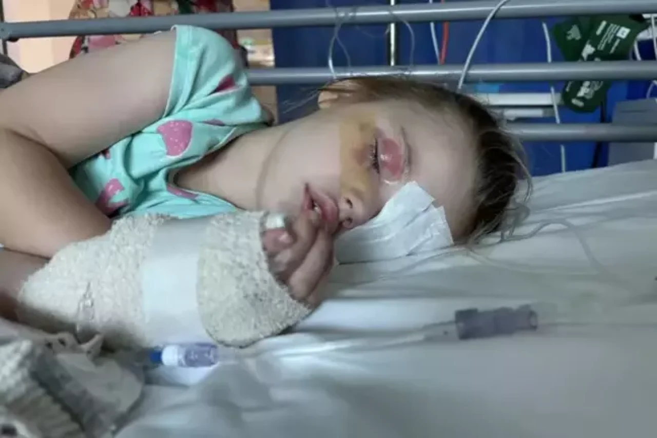 Çamaşır deterjanı kapsülünü ısıran 4 yaşındaki kız kör oldu