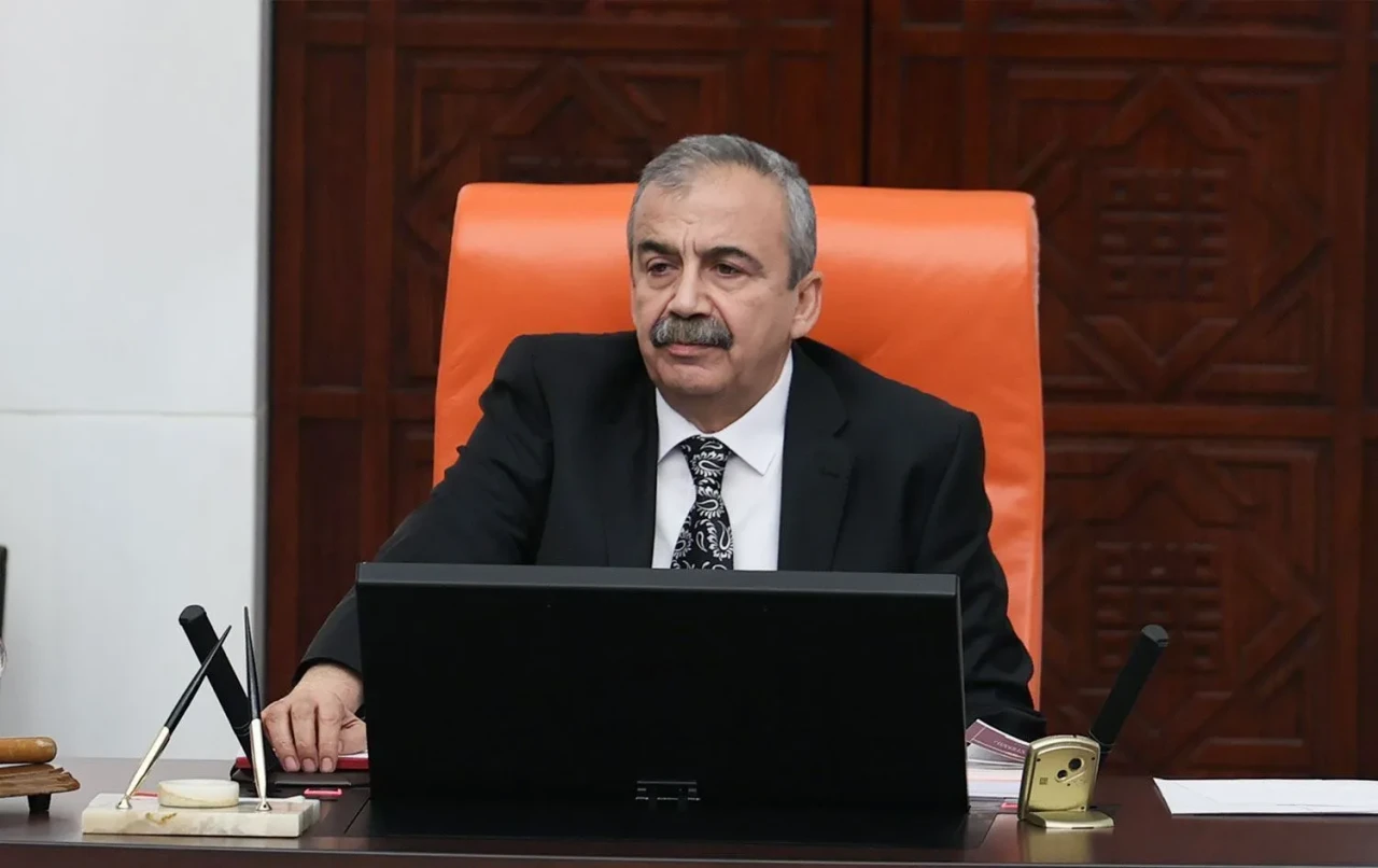 Sırrı Süreyya Önder'in son durumu nasıl? Kardeşi açıkladı