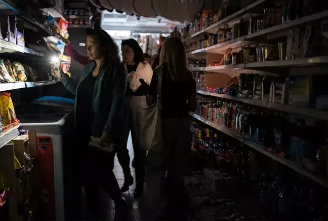 Karanlığa gömülen İspanya, elektriği Afrika ülkesinden çekmeye başladılar