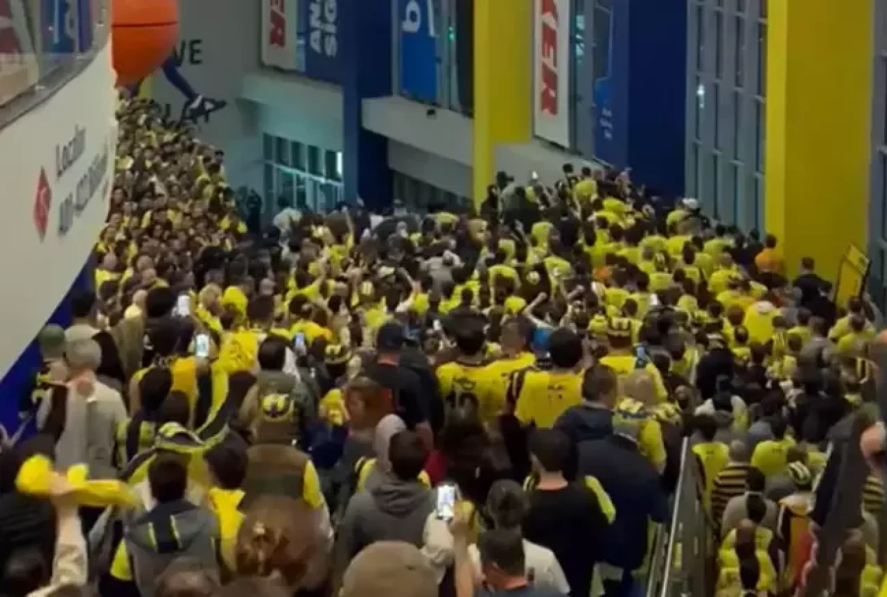 Ali Koç'a soğuk duş! Taraftarlar basket maçında da aynı sloganı attı