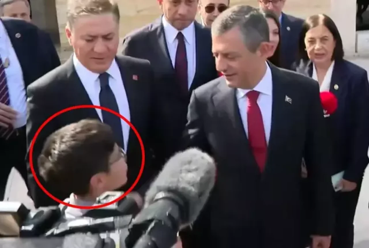 Anıtkabir'i ziyaret eden CHP lideri Özel'i şaşırtan Ali Koç sorusu