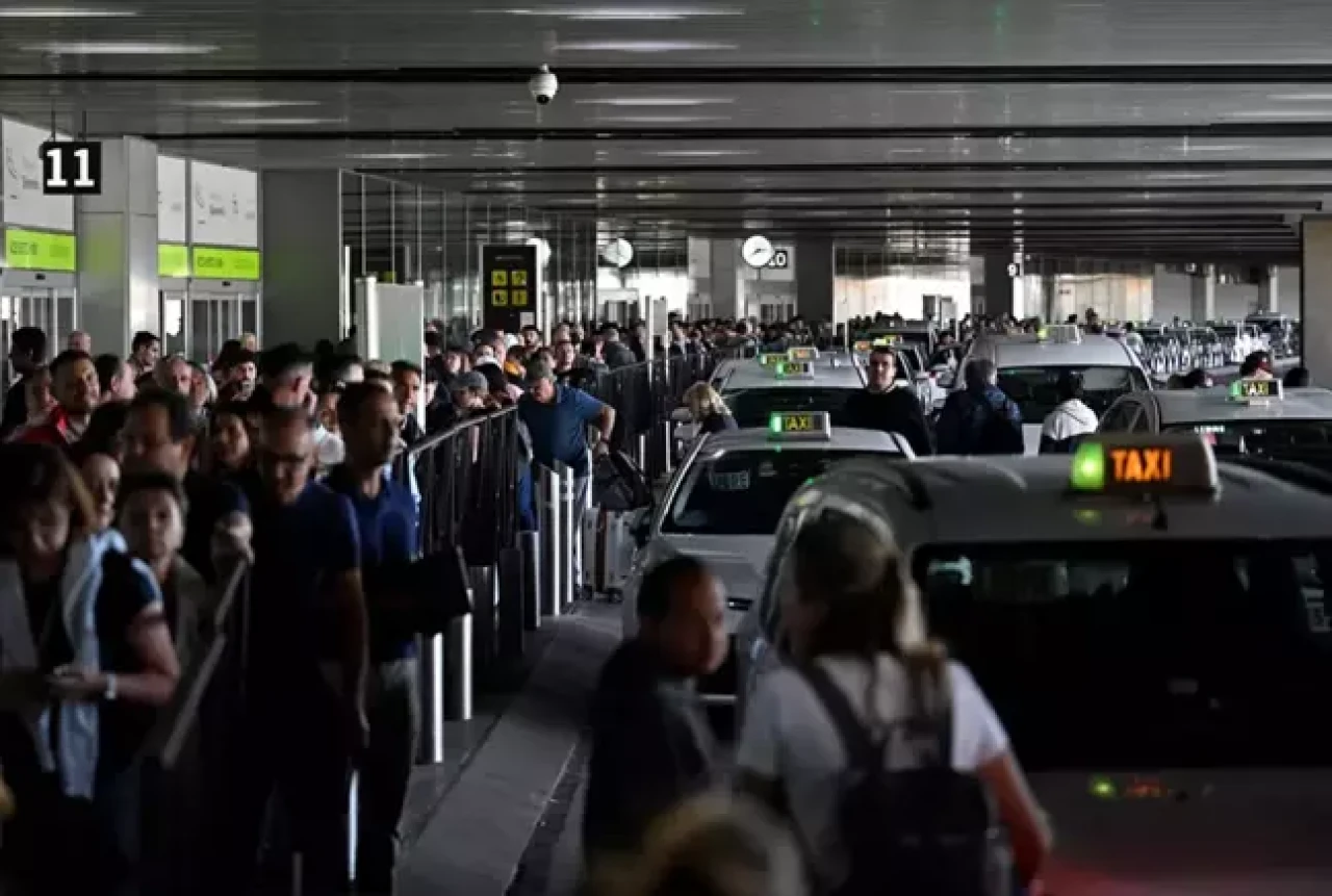 Elektriklerin kesildiği İspanya'da OHAL ilan edildi