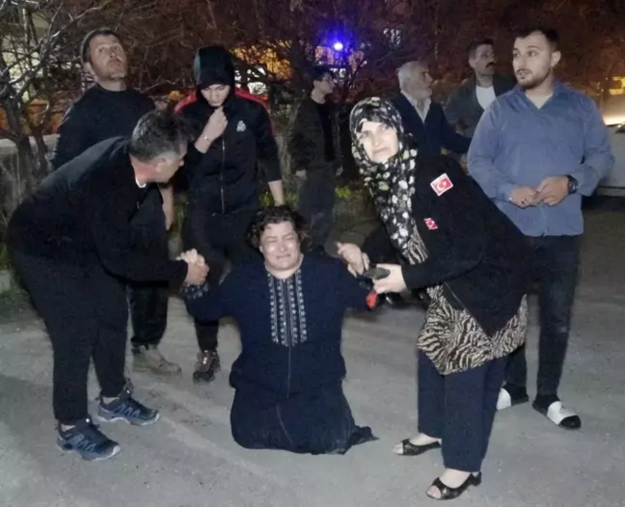 Boşanma aşamasındaki adam, ev hapsindeyken evi ateşe verdi