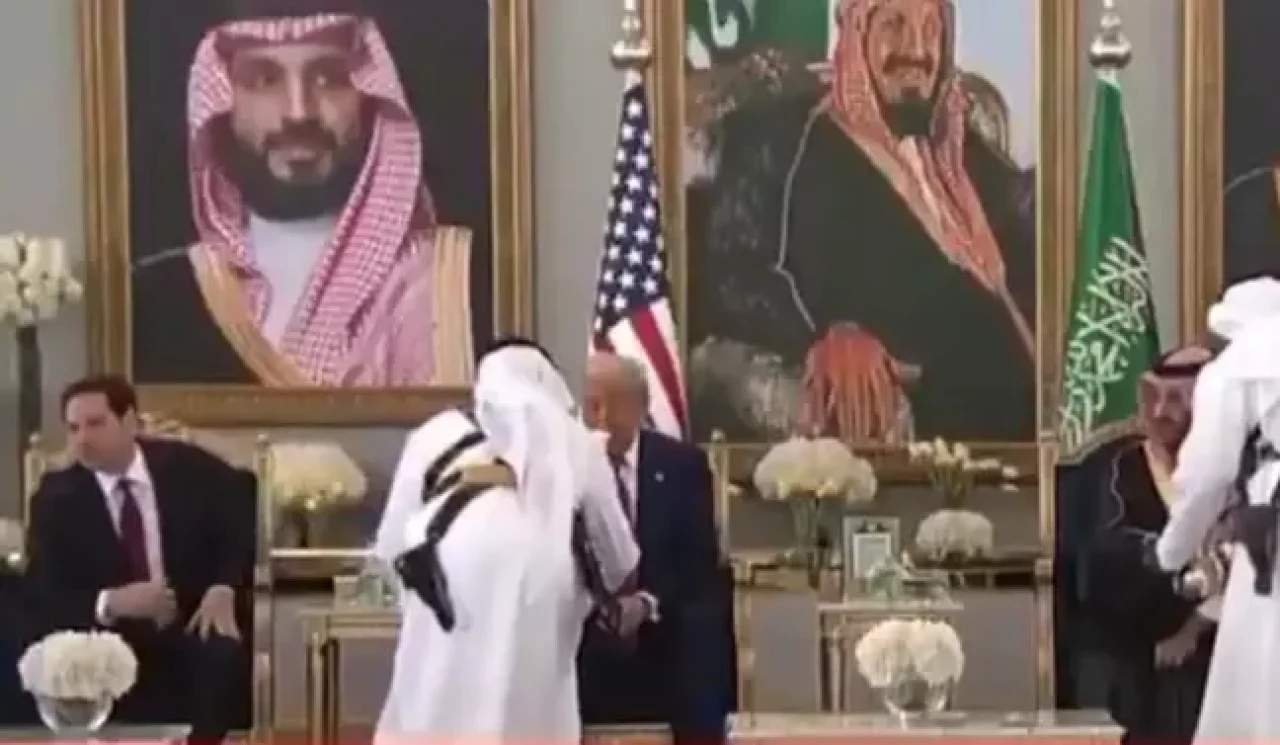 Trump'ın Orta Doğu acemiliği! İkram karşısında ne yapacağını bilemedi