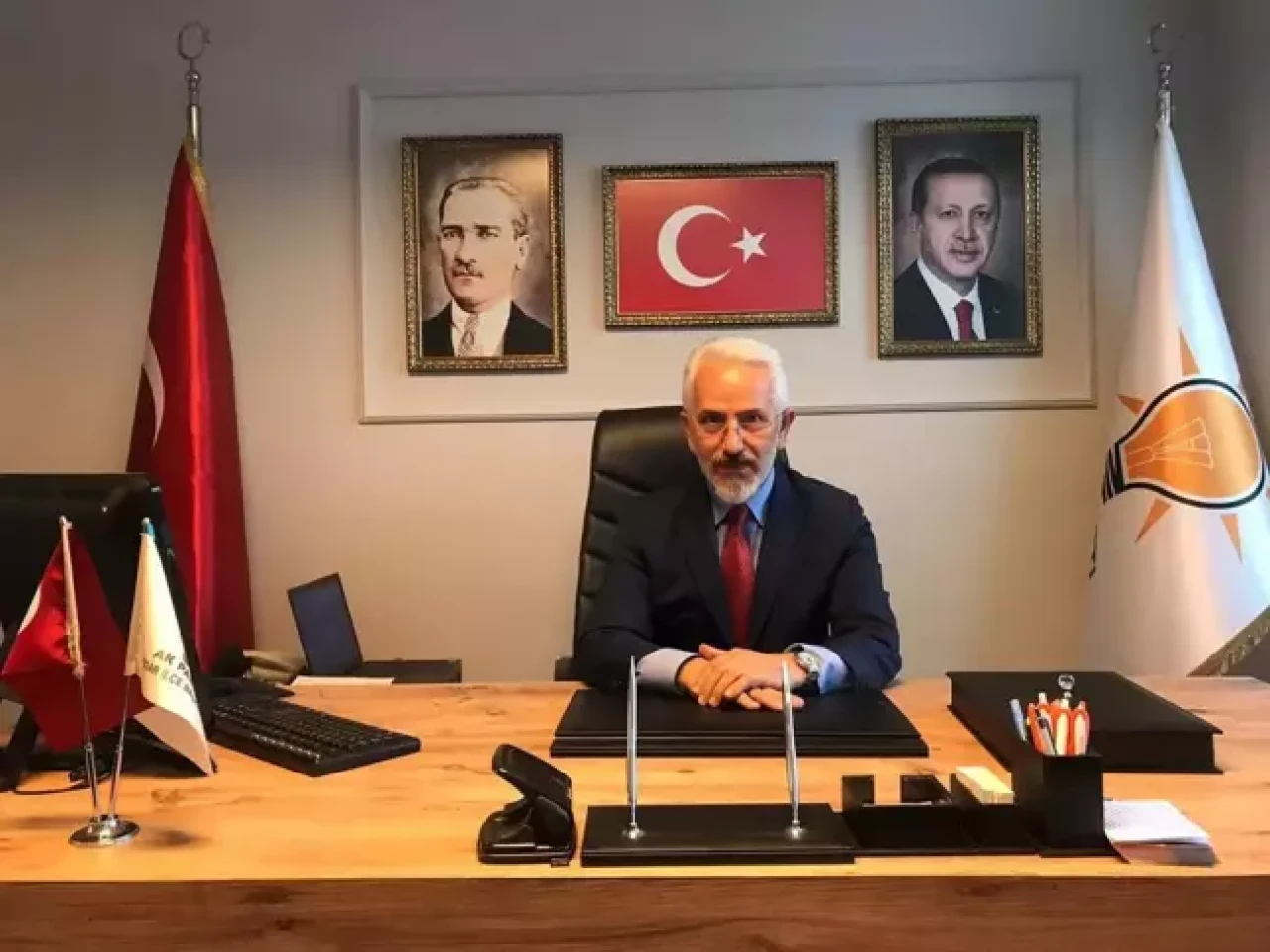 Üsküdar Belediyesi'nde AK Partili meclis üyesi partisinden istifa etti