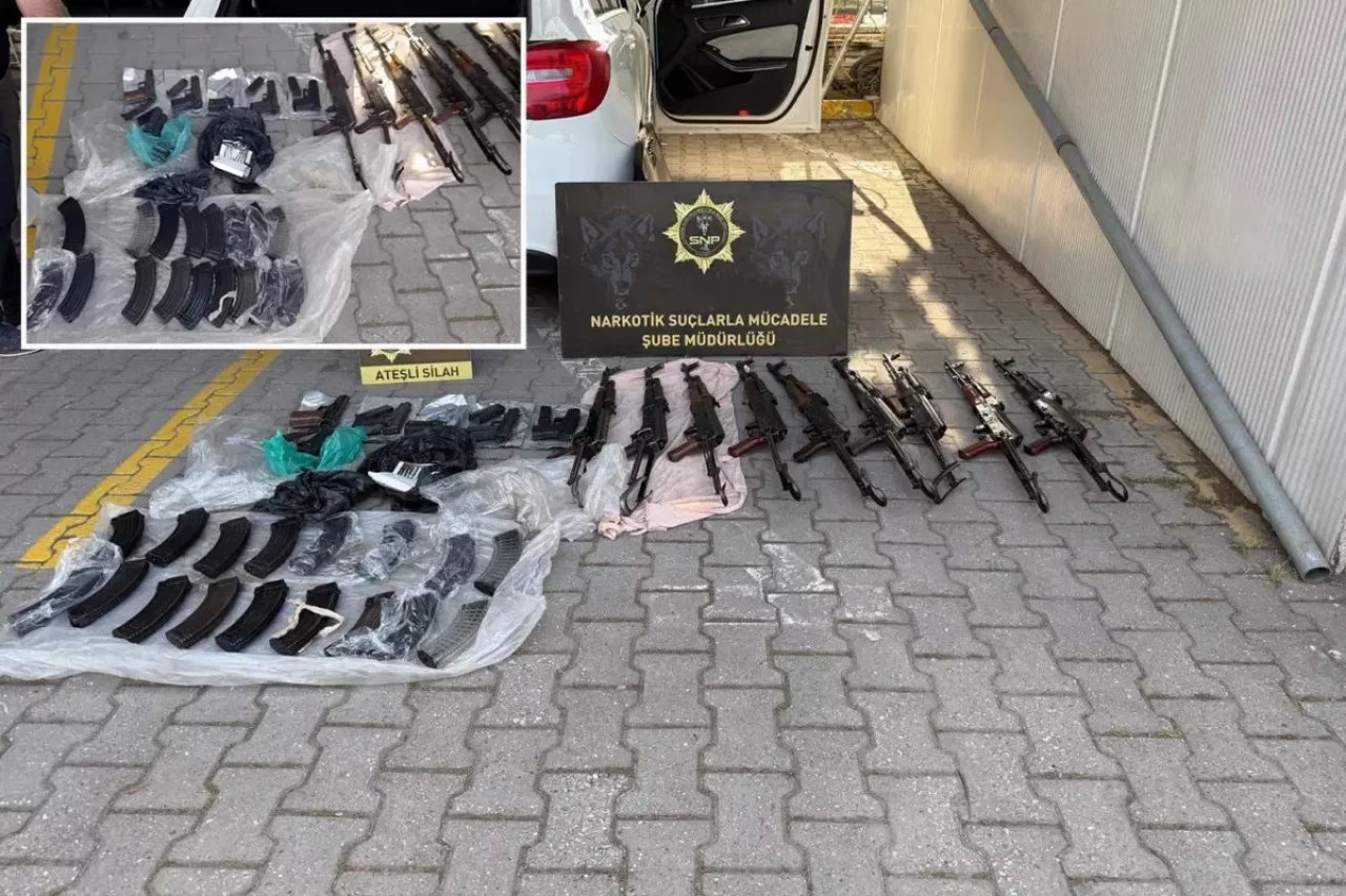 Polis memurunun kullandığı araçtan cephaneliği çıktı!