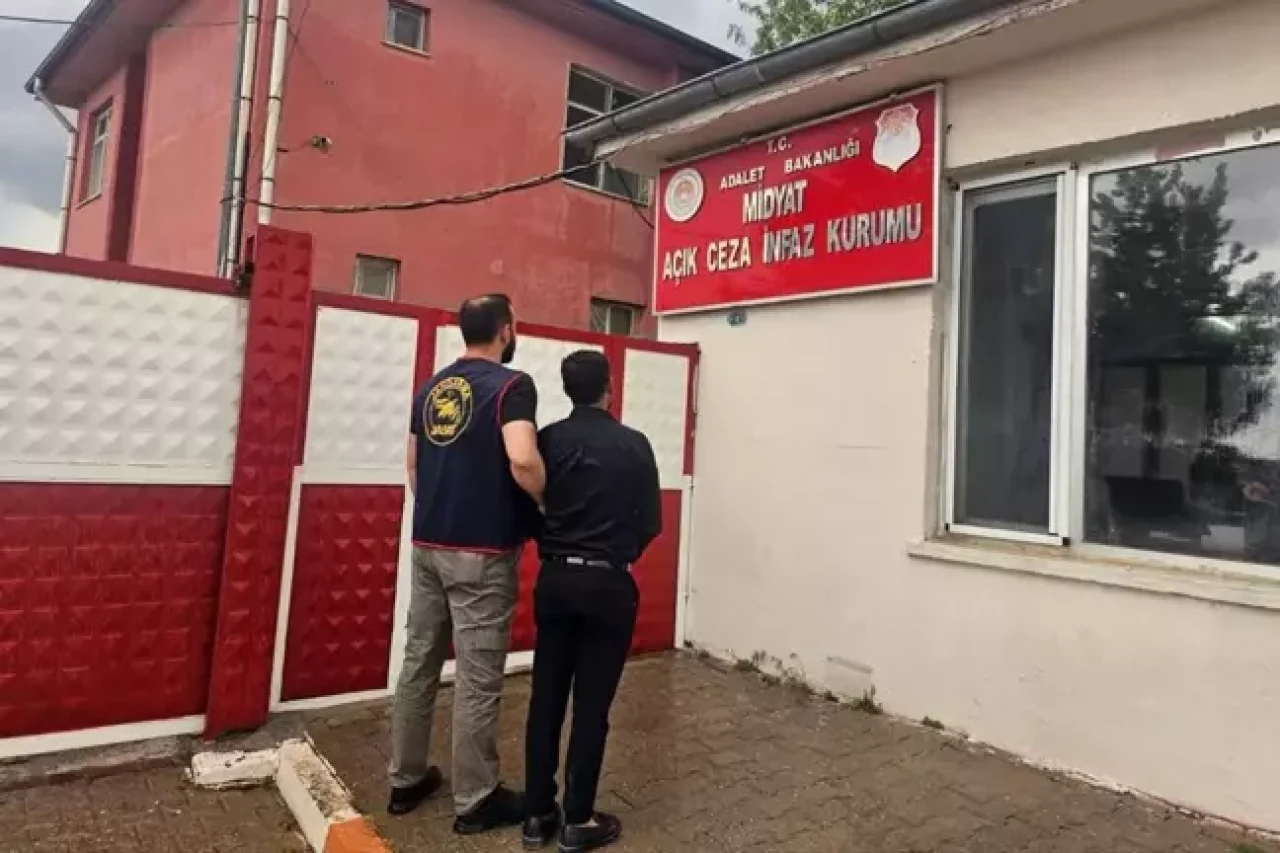 Cezaevi firarisi, düğün salonunda saz çalarken yakalandı