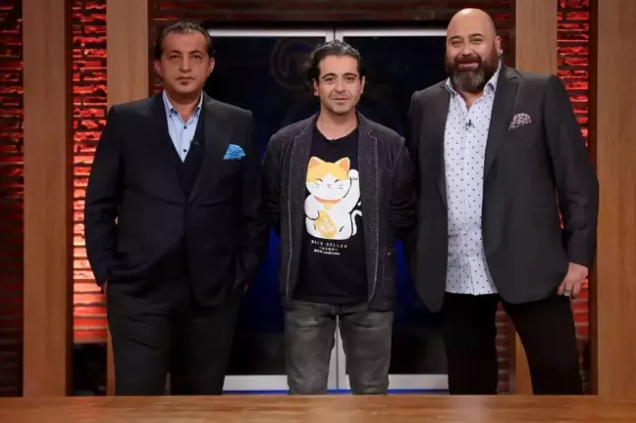 MasterChef'in eski jüri üyesi siyasete atılarak CHP'ye katıldı