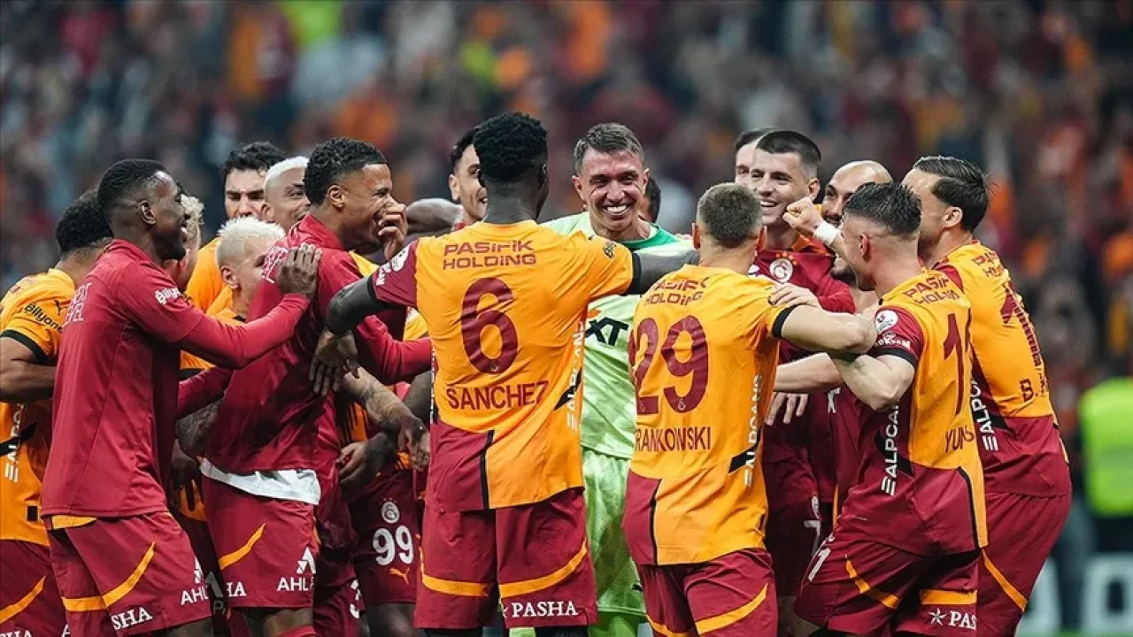 Galatasaray'a bir dünya yıldızı daha