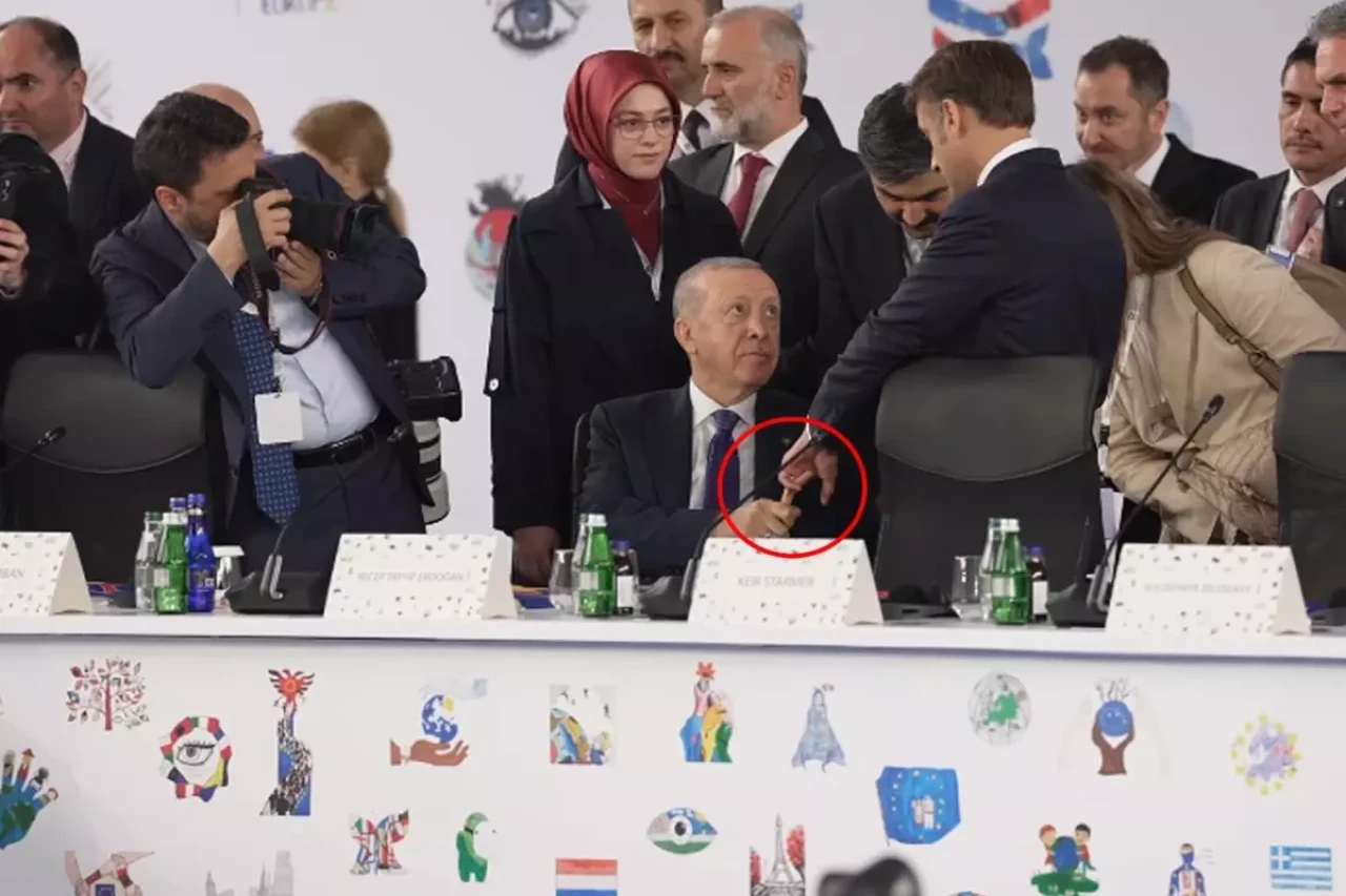 Erdoğan, Macron'un beden diliyle üstünlük kurma çabasına izin vermedi