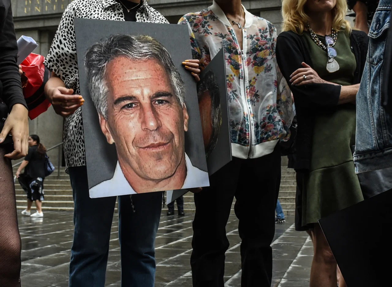 ABD'li bakan: Milyarder Jeffrey Epstein'in çocuk istismarı içeren on binlerce videosu var