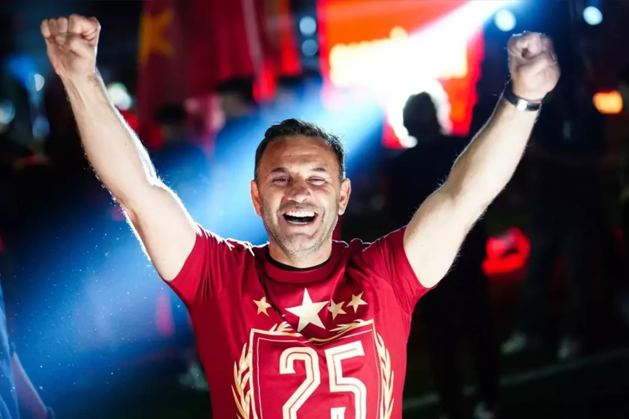 Galatasaray'da Okan Buruk tarihe geçti