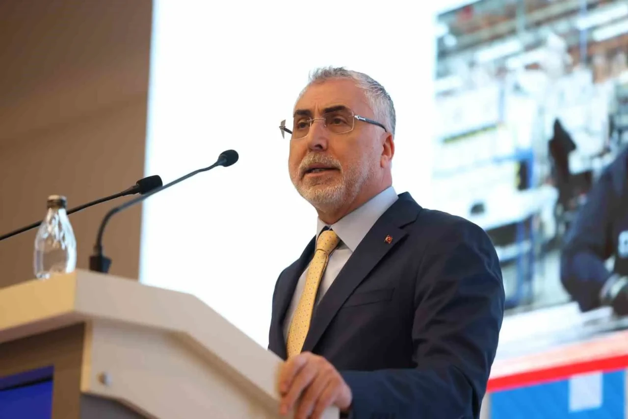 Bakan duyurdu: Engelli vatandaşlara 10 Bin kişilik kamu istihdamı müjdesi!