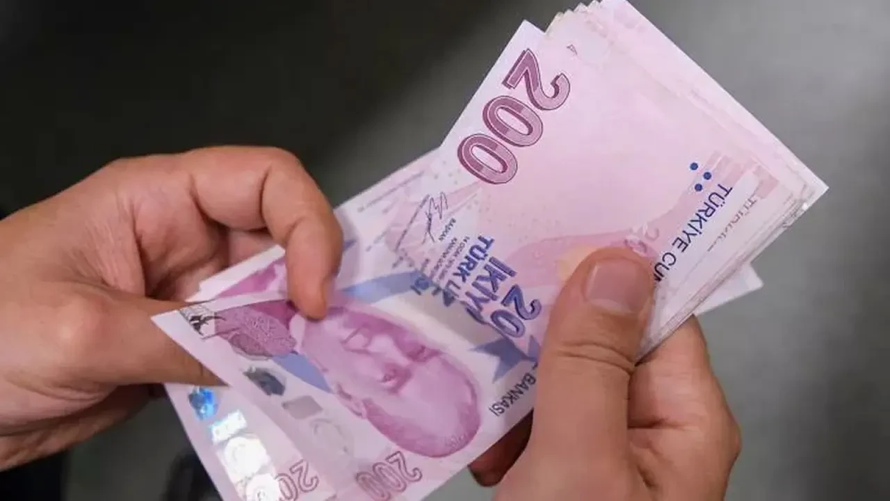 Yaşlı ve engelli aylıkları hesaplara yatırılmaya başlandı