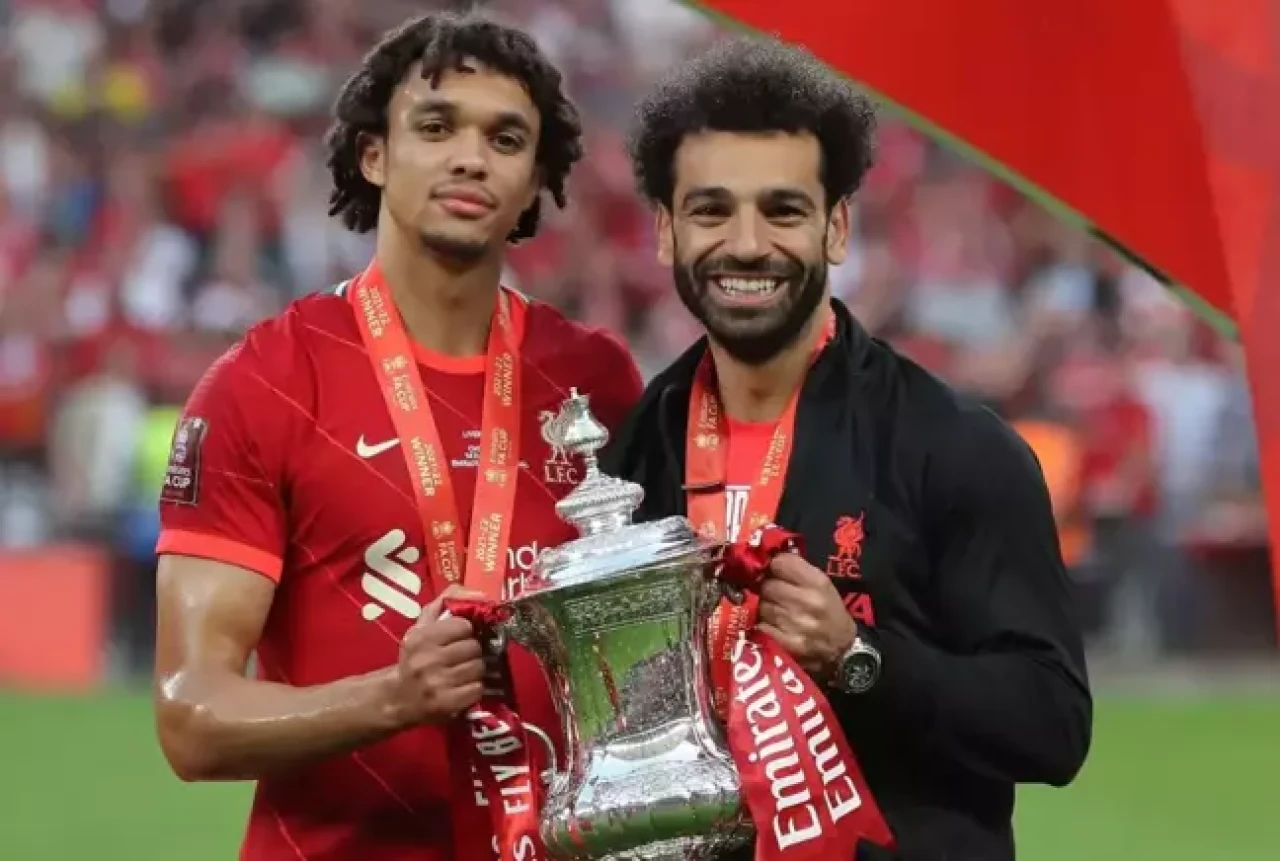1 hafta önce şampiyon olan Liverpool'da ilk ayrılık resmen duyuruldu