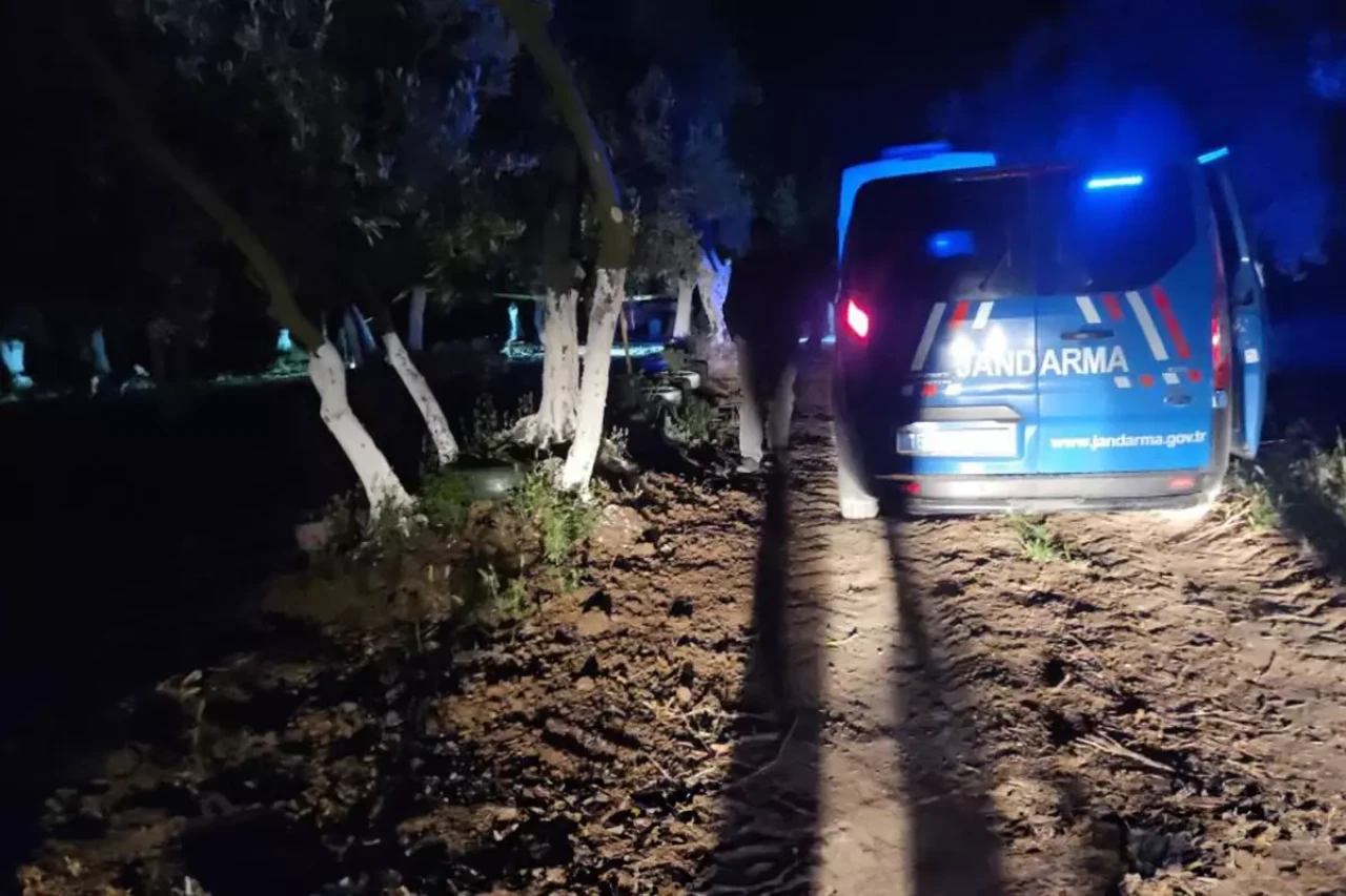 Kendisinden haber alamadığı oğlunu bağ evinde baltayla öldürülmüş halde buldu