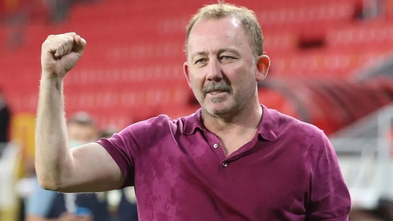 Sergen Yalçın'dan Galatasaraylı yıldıza eleştiri: Topu bomba sanıyor