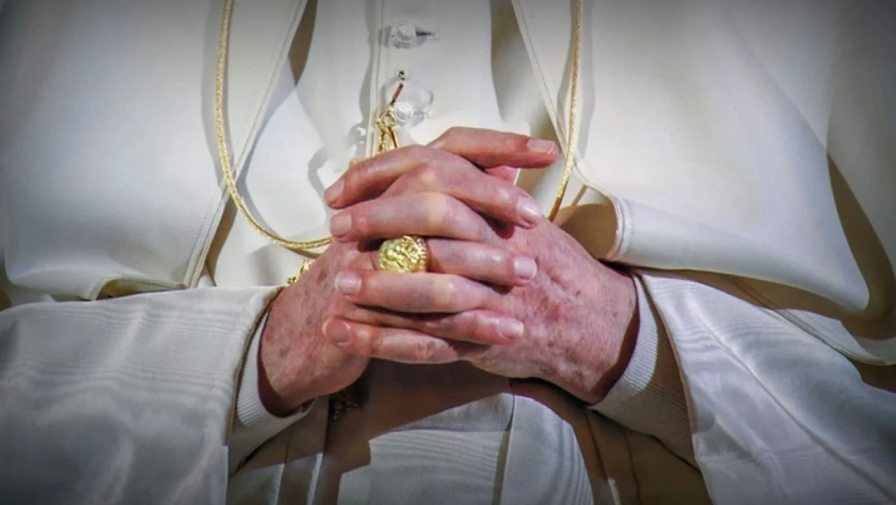Yeni Papa 14. Leo'ya 520 bin dolarlık yüzük takıldı