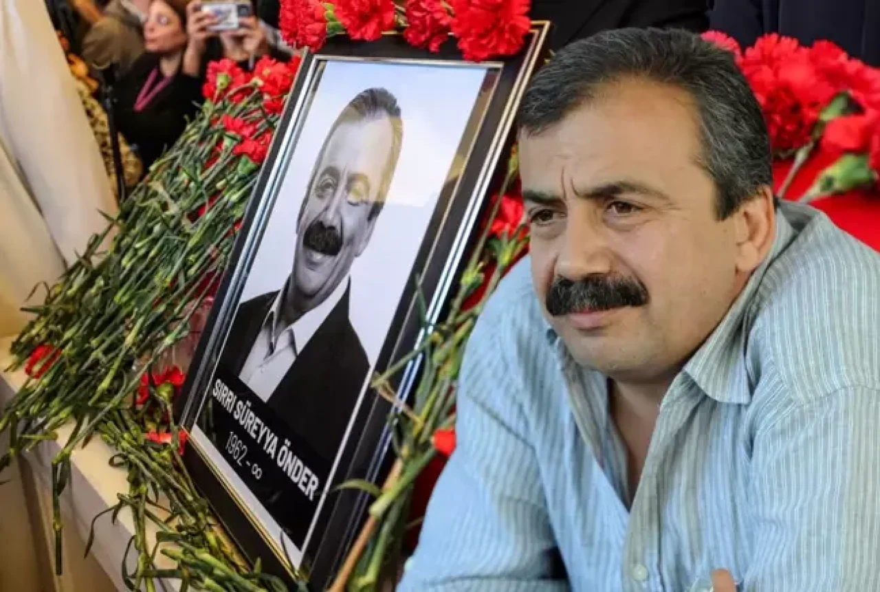 Sırrı Süreyya Önder'in "Türk müsünüz?" sorusuna yanıtı yeniden gündem oldu