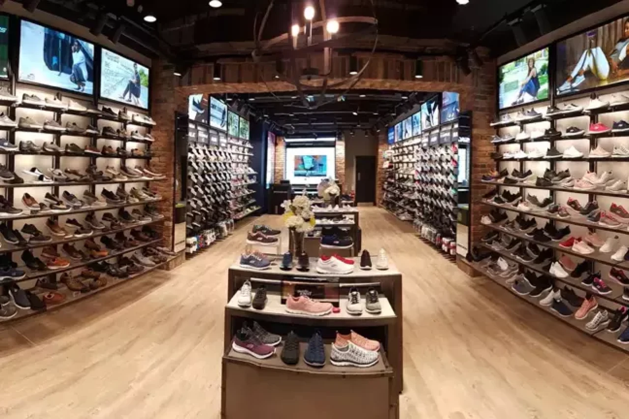 Dünyaca ünlü ayakkabı markası satılıyor
