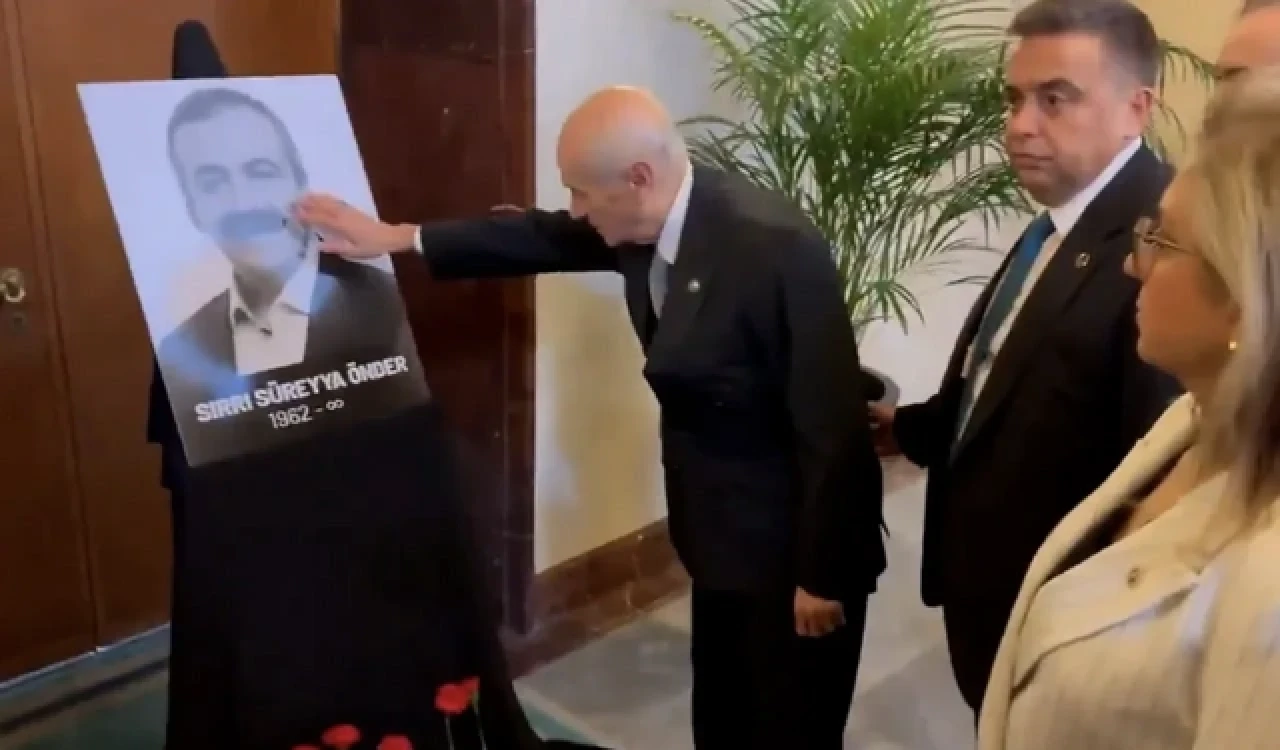 Bahçeli 99 gün sonra Meclis'te! Sırrı Süreyya Önder için yapılan törene katıldı
