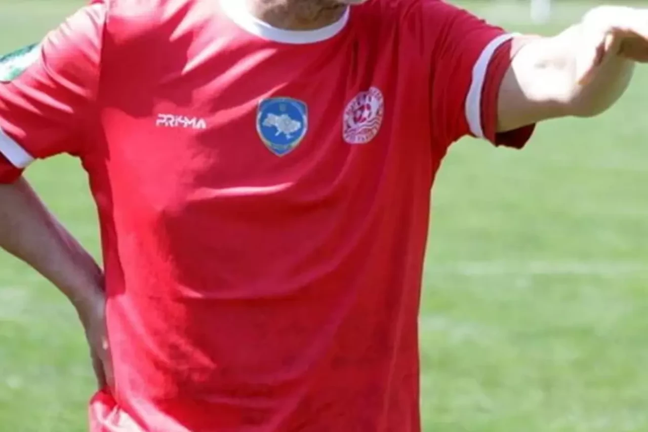 Dünyanın en yaşlı futbolcusu! 59 yaşında profesyonel ligde top koşturuyor