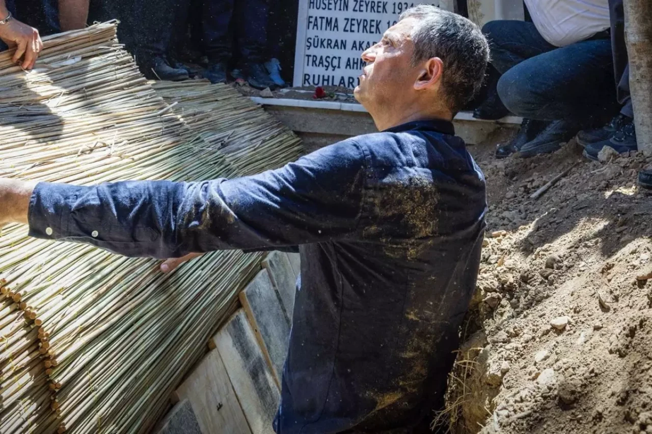 AK Partili isimden CHP lideri Özel'e övgü dolu sözler