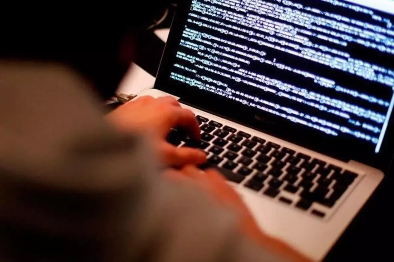 Fenomenlere sanal kasa operasyonu: 10 gözaltı