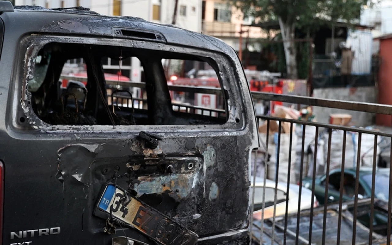 Sanayi sitesinde başlayan yangın otelin otoparkına sıçradı!