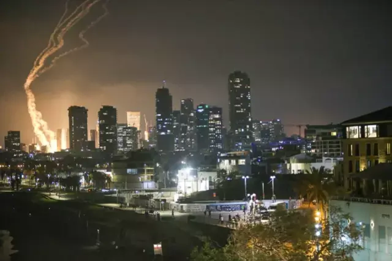 Orta Doğu alarmda: İsrail-İran savaşı kızışıyor, Tahran hedefte!