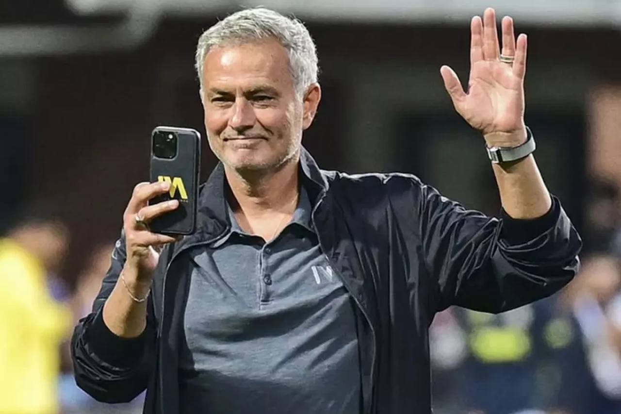 Mourinho, Real Madrid'in yıldızını tek telefonuyla ikna etti