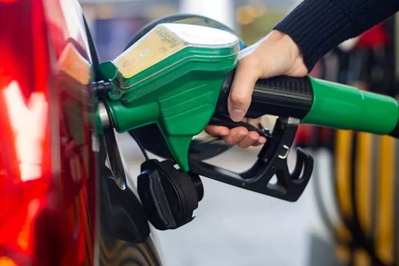 İndirim sevinci kısa sürdü! Akaryakıt fiyatları bir kez daha değişiyor