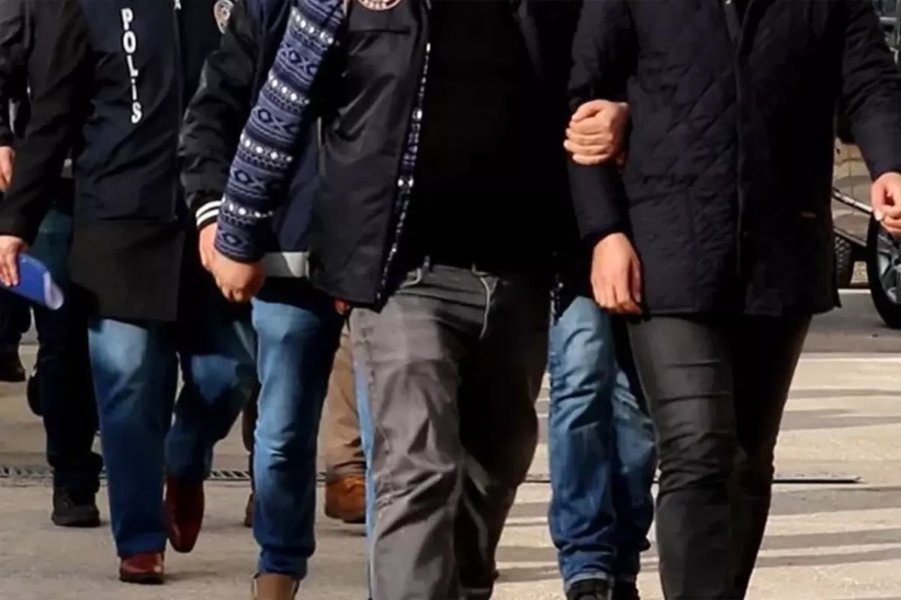 İstanbul'da suç örgütüne büyük darbe! 20 kişi tutuklandı