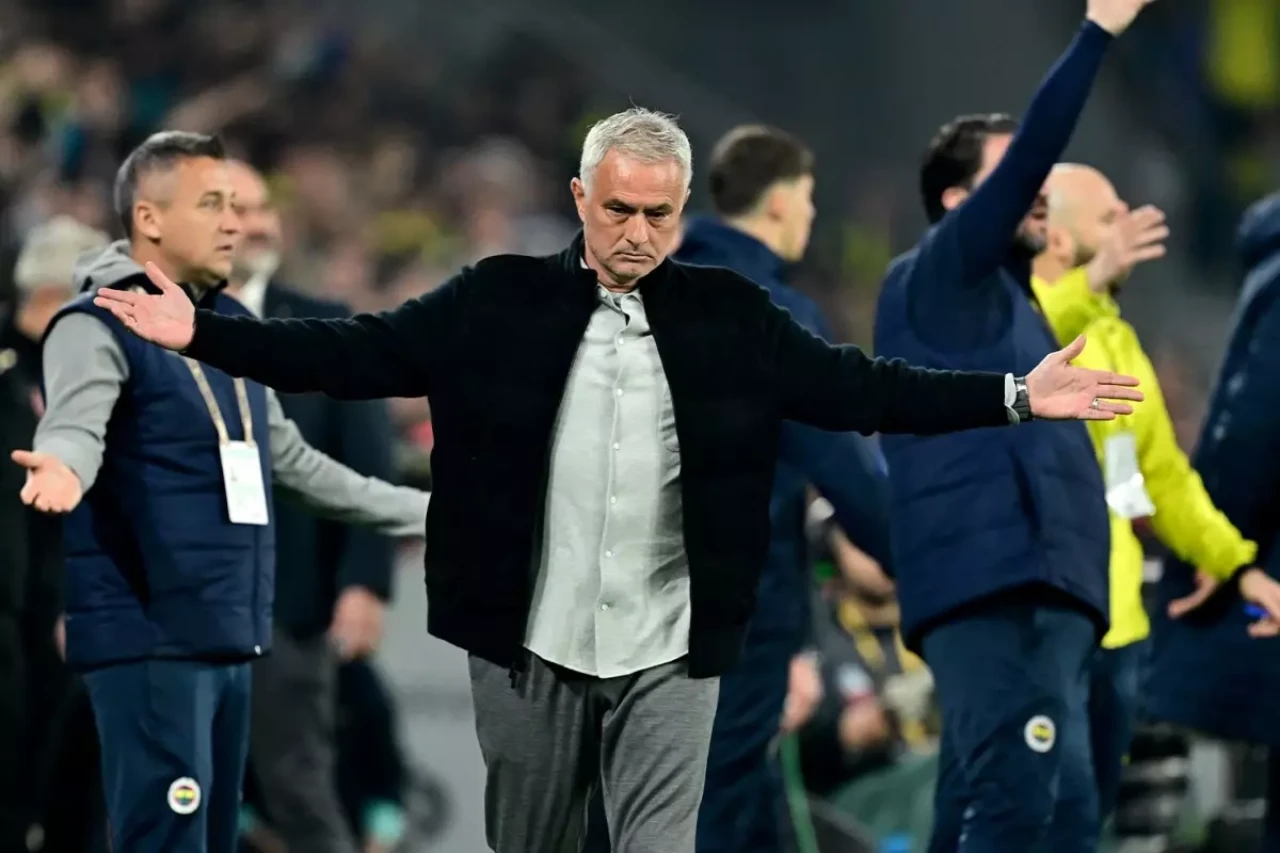 Yıldız futbolcuyla konuşan Jose Mourinho tek cümlesiyle ikna etti