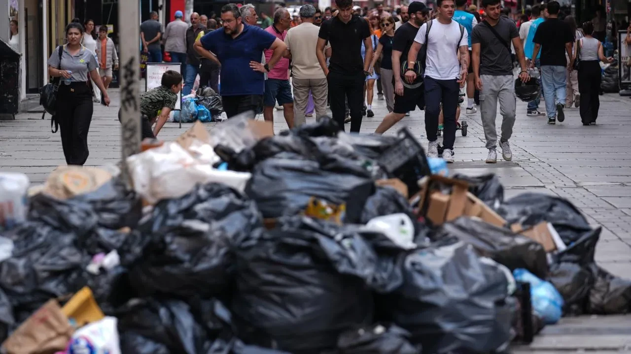 İzmir'deki grevde 5. gün! CHP lideri Özgür Özel tarafını seçti