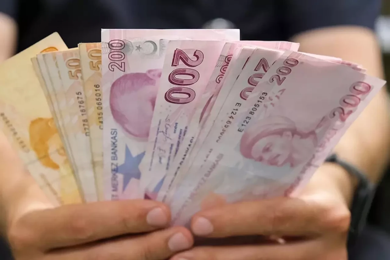 Hükümet, 600 bin kamu işçisi için zam teklifini yarın verecek