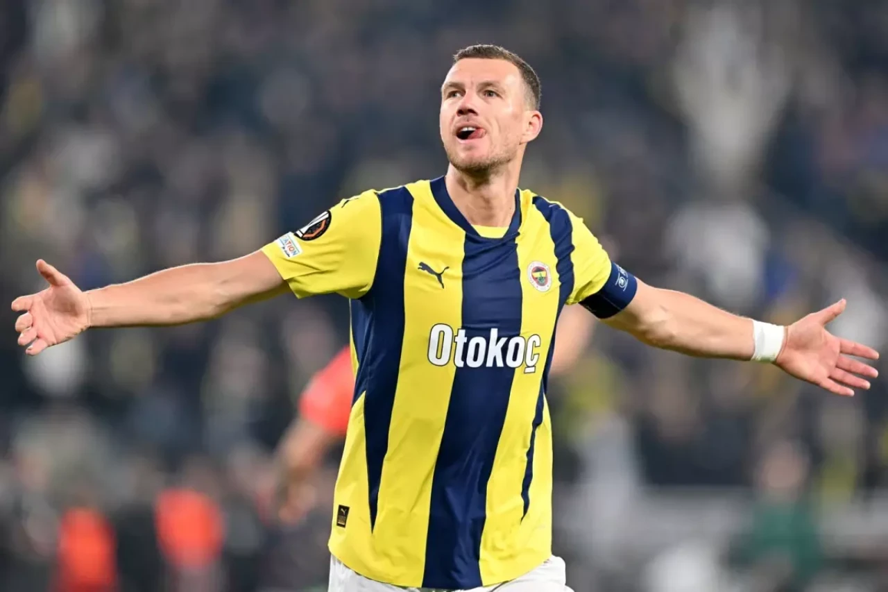 Edin Dzeko Bologna yolcusu: Yıllık sözleşme masada