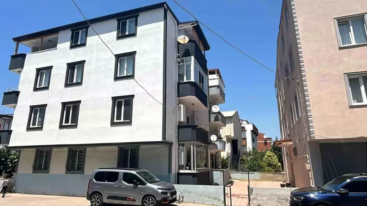 Kocaeli'de balkondan düşen 1,5 yaşındaki çocuk ağır yaralandı