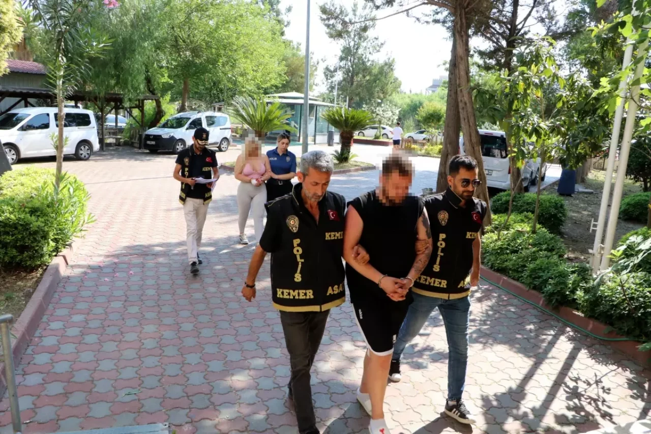 İlişki vaadiyle buluştukları 3 çocuğu önce dövüp paralarını aldılar