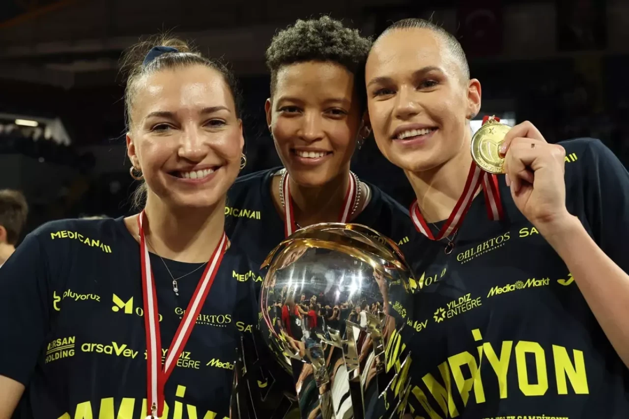 Fenerbahçe'de 7 ayrılık üst üste açıklandı