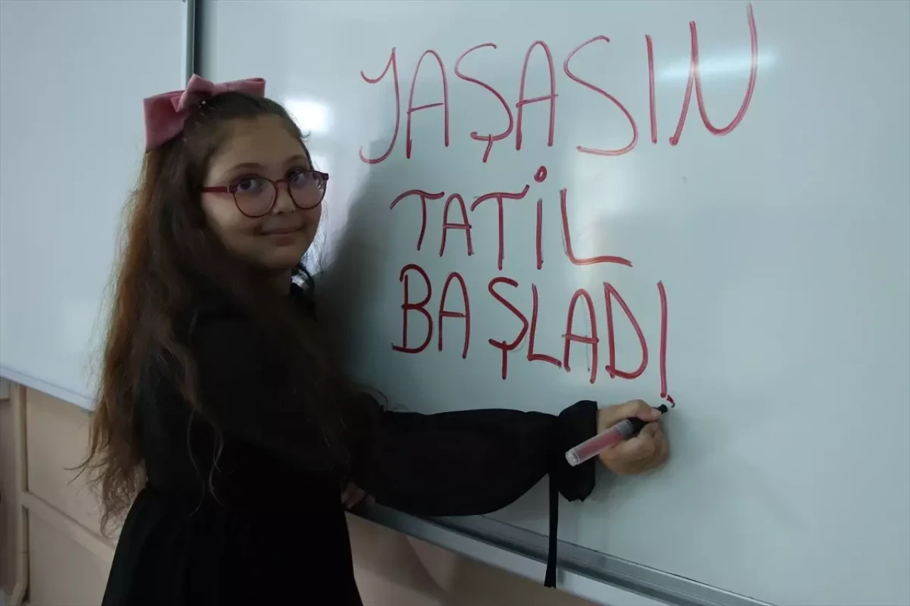 20 milyon öğrenci karne alacak, yaz tatili başlıyor