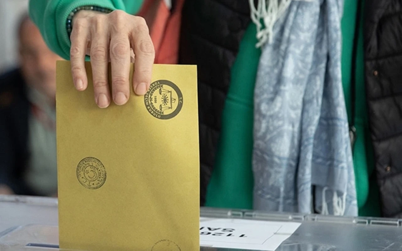 Son ankette çarpıcı sonuçlar! Bu pazar seçim olsa hangi partiye oy verirsiniz?