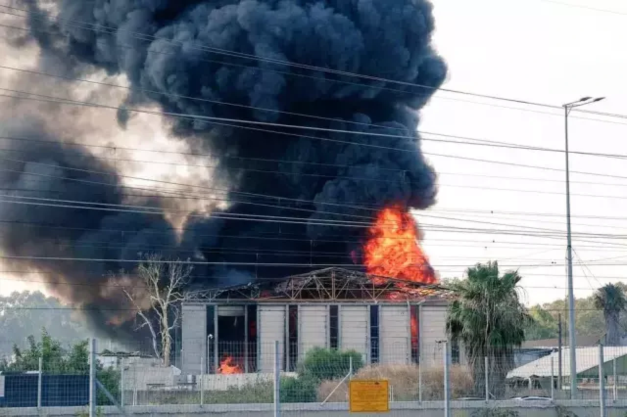 İsrail-İran savaşı 5. gününde: Televizyon binaları hedefte, nükleer tesisler tehlikede