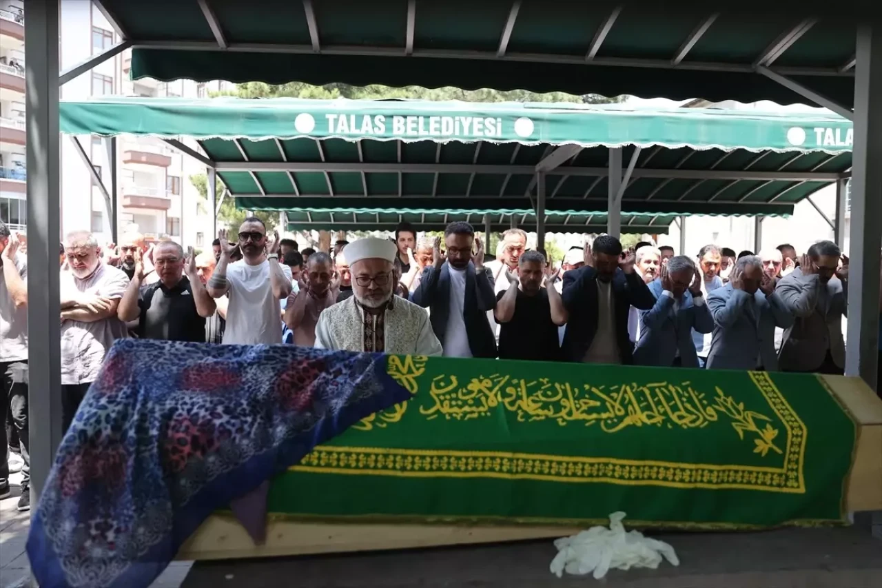 Kayseri'de Kırım Kongo Kanamalı Ateşi nedeniyle genç kadın hayatını kaybetti