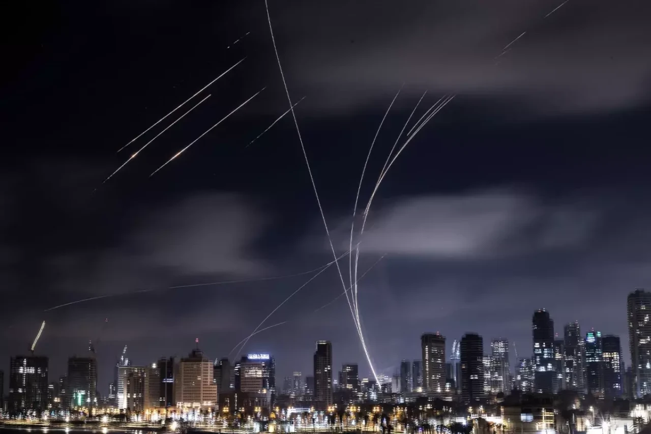 İran açık adres verip uyardı: Vuracağız, boşaltın