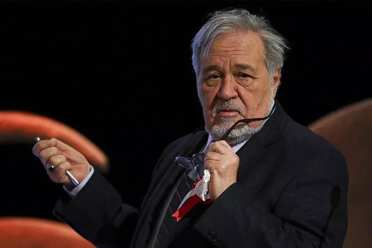 İlber Ortaylı'nın da içinde bulunduğu araç kaza yaptı