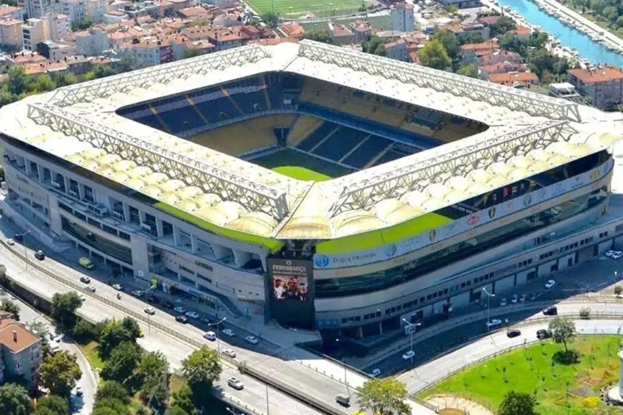 Fenerbahçe, Stat ve Avrupa Forması için chobani ile masada