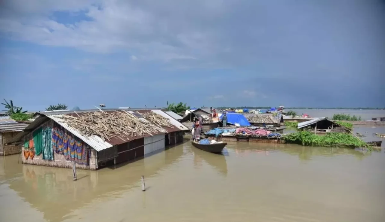 Hindistan'da yağışlar  felakete yol açtı: 125 Ölü!