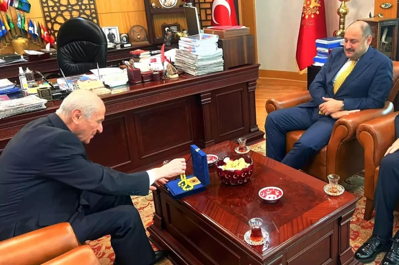 Şanlıurfa Belediye Başkanı Gülpınar'dan Bahçeli'ye sürpriz ziyaret! MHP'ye mi katılacak?