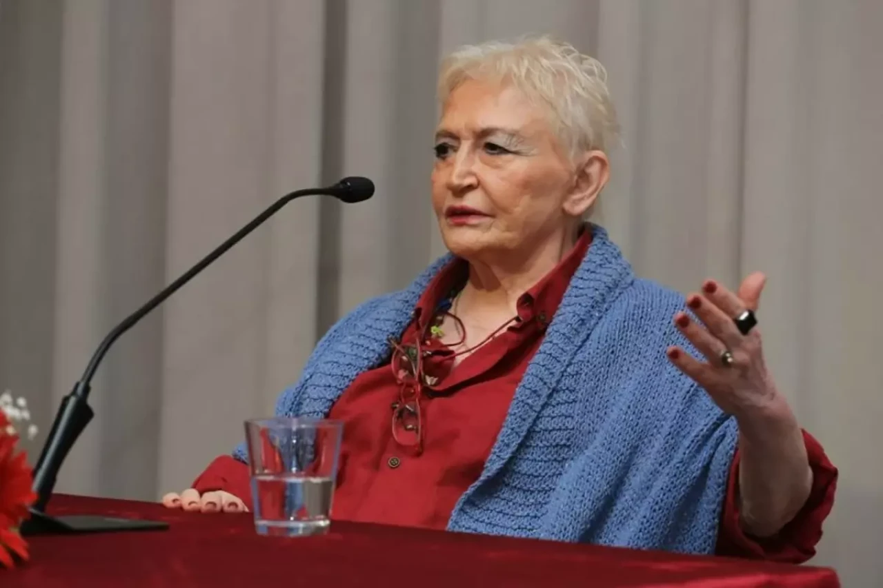 Yazar Pınar Kür hayatını kaybetti!